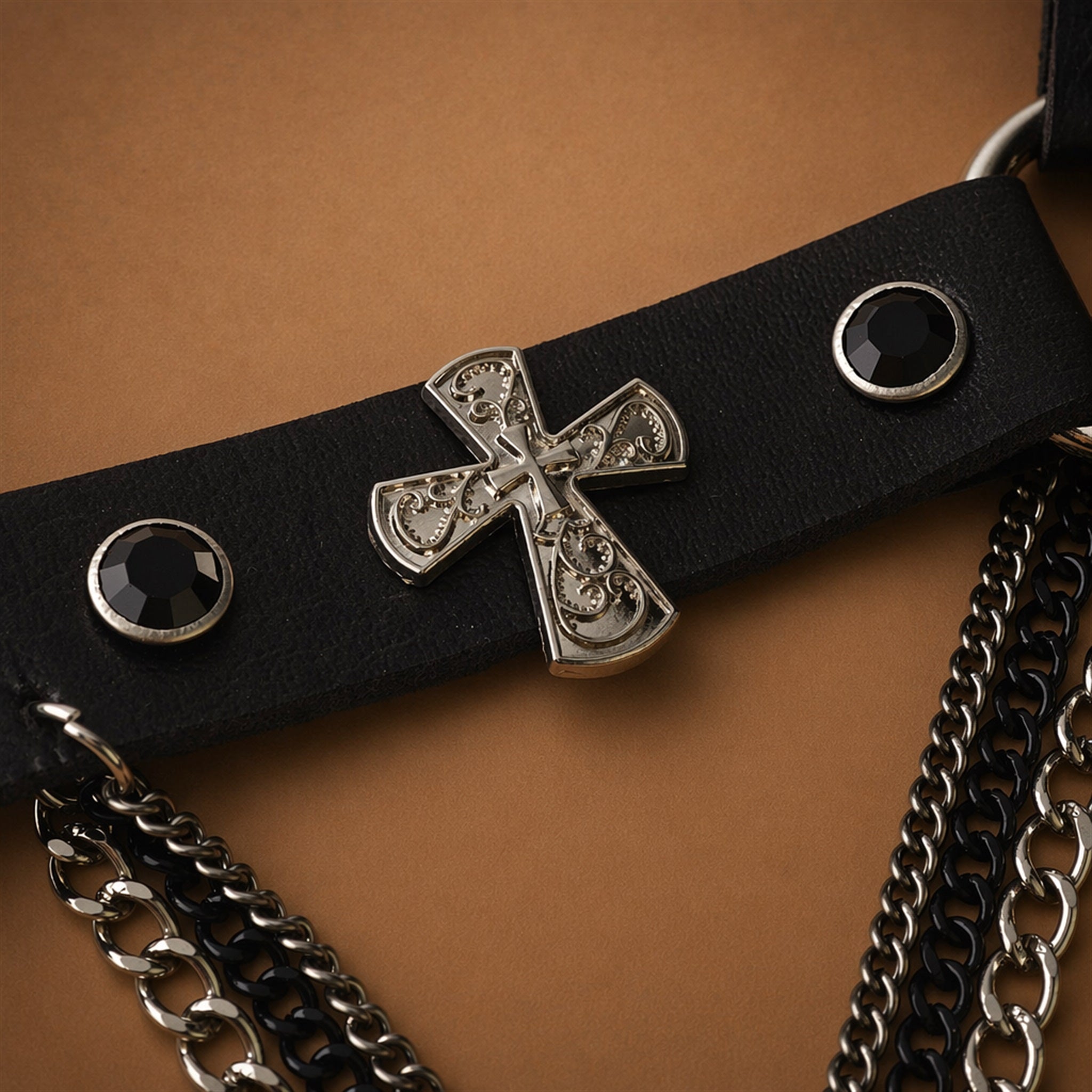Noir Cross - noir cross detail 5